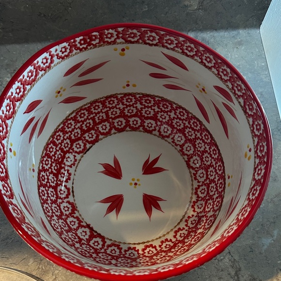 Temp-Tations Red and Cream Bowl with Lid - Picture 2 of 6